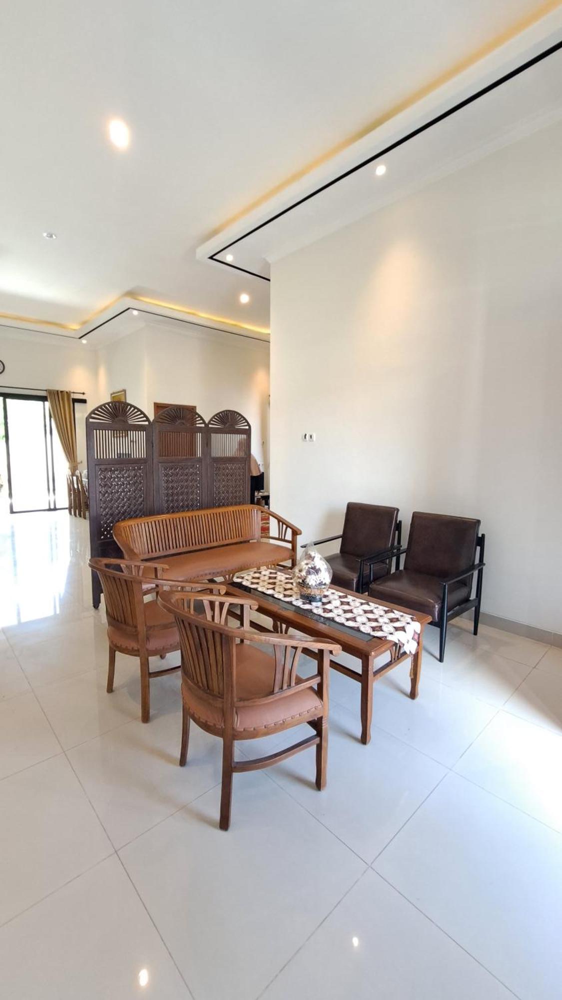 Family Homestay Near Malioboro Yogyakarta Ngoại thất bức ảnh